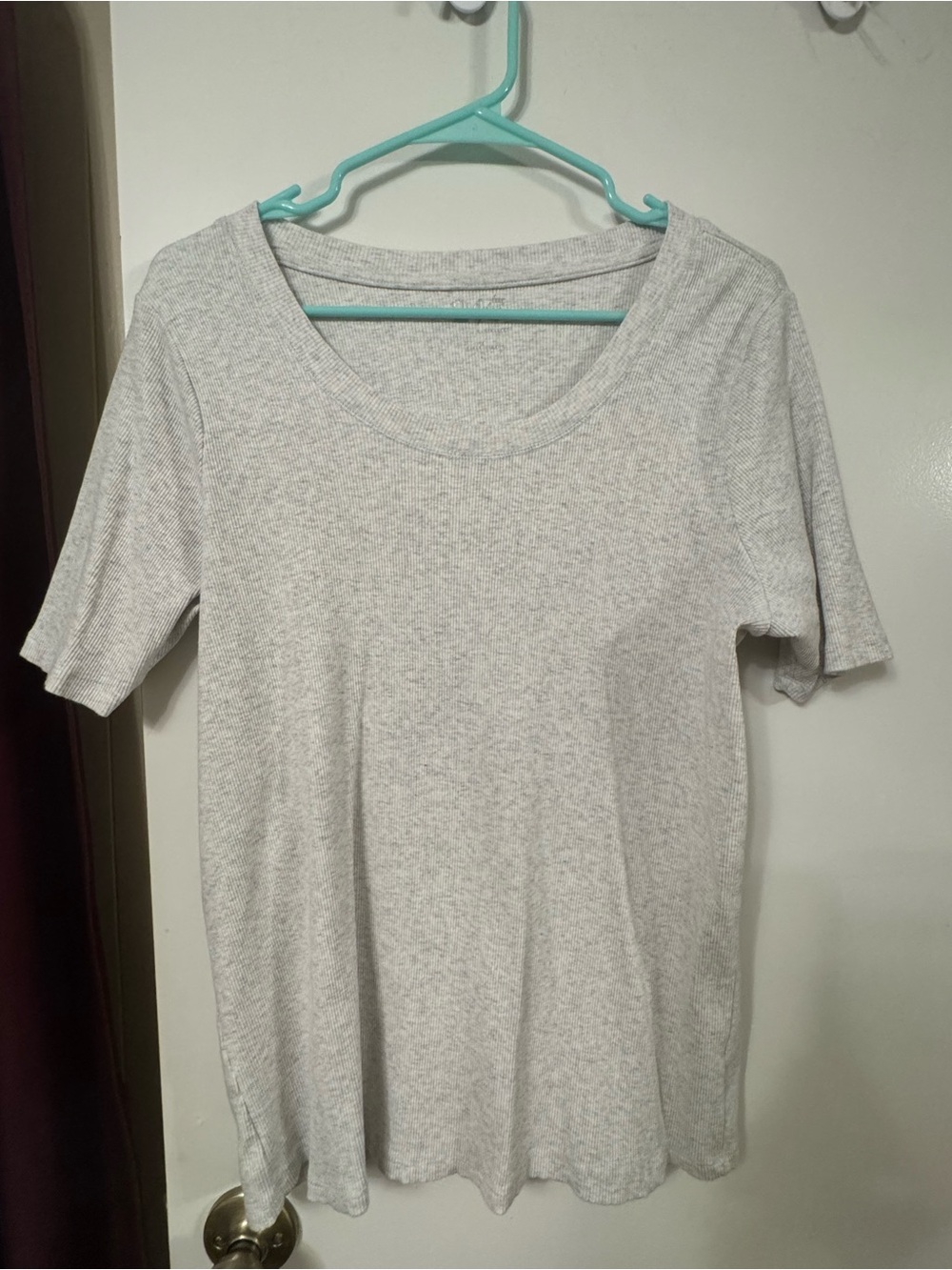 Women's Scoop Neck Short Sleeve Tee - Light Heather Gray